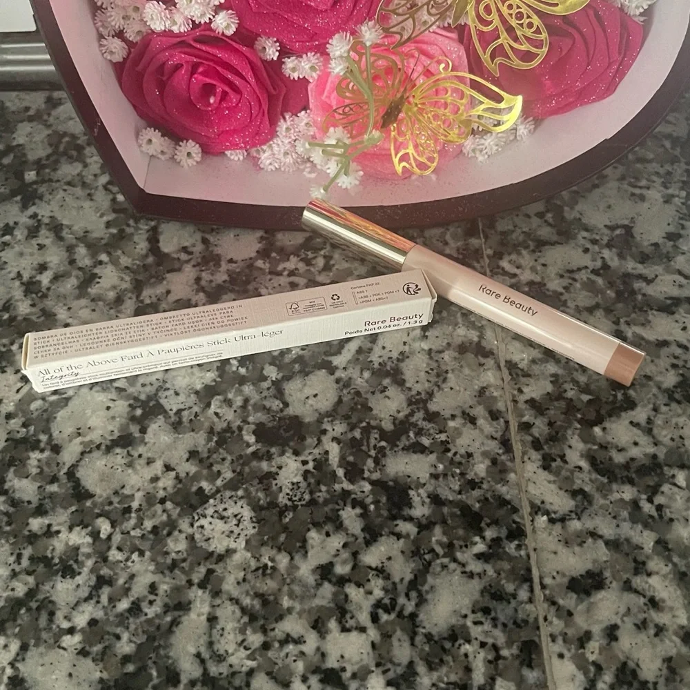 RARE BEAUTY All of the Above Weightless Eyeshadow Stick in integrity